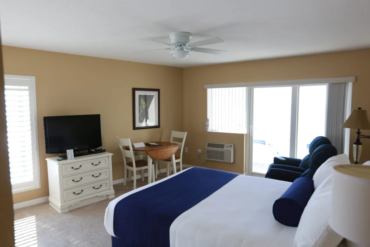 Bldg-6-Queen-View-Bed-1